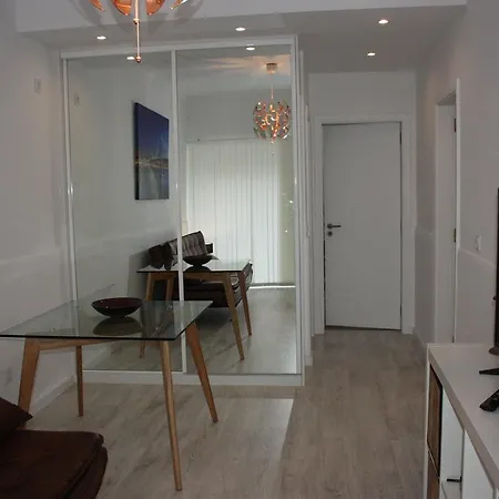 Simple Chic Belem Apartment *
